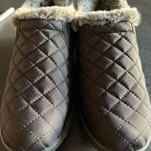 Minnetonka Flat Wuilt Snow Shoes